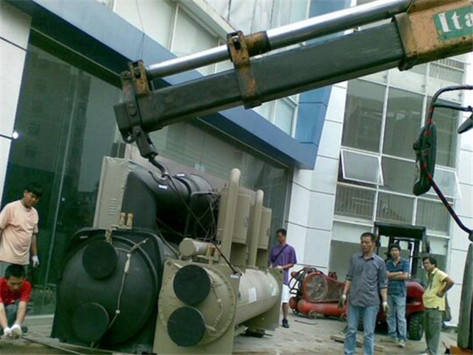 永和县随车吊和汽车吊的核心区别是什么？哪种更省钱？