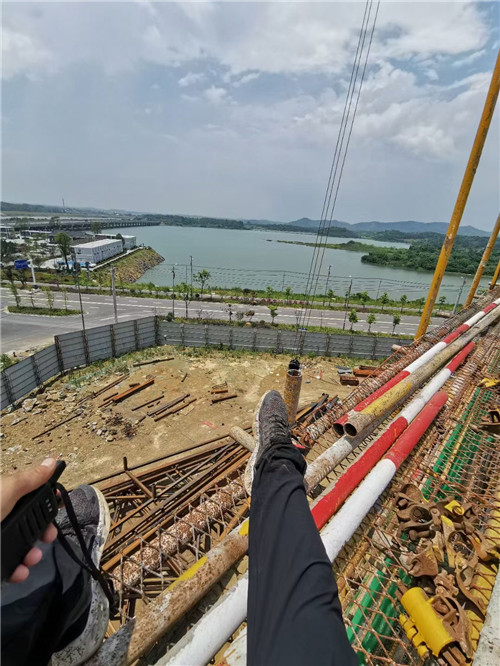 永和县作业中发生设备损坏或人员意外，责任怎么划分？